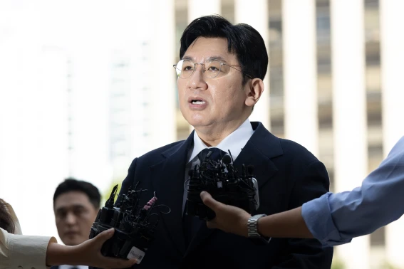 HYBE Founder Bang Si-hyuk Sent to Prosecutors Over Alleged Investor Deception in 2020 IPO